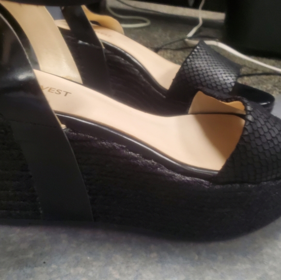 Nine west size 8.5 black wedge - Picture 4 of 7